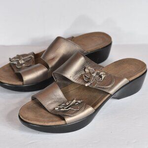 Dansko Donna Pewter Flower Sandals size 40